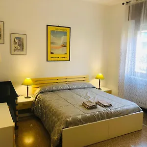 appartamenti-ancora-azzurra.hotelitalianriviera.com/